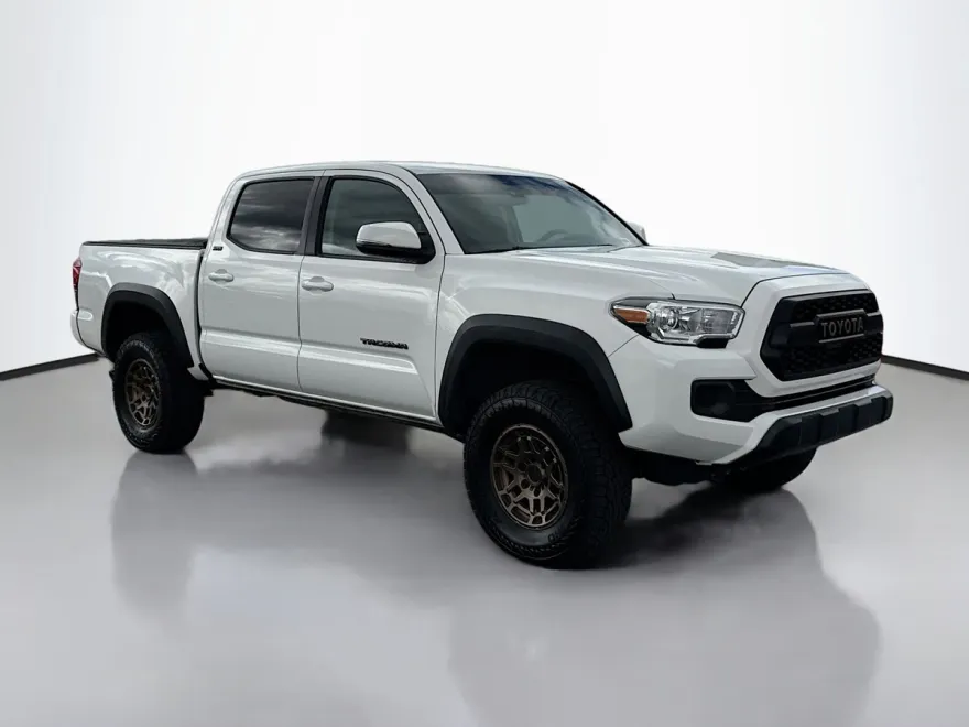 2022 Toyota Tacoma SR5 V6 photo 1