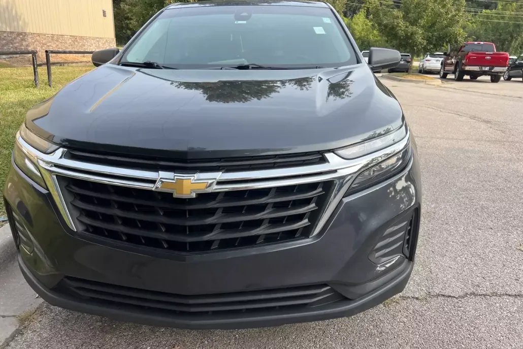 2022 Chevrolet Equinox LS photo 1