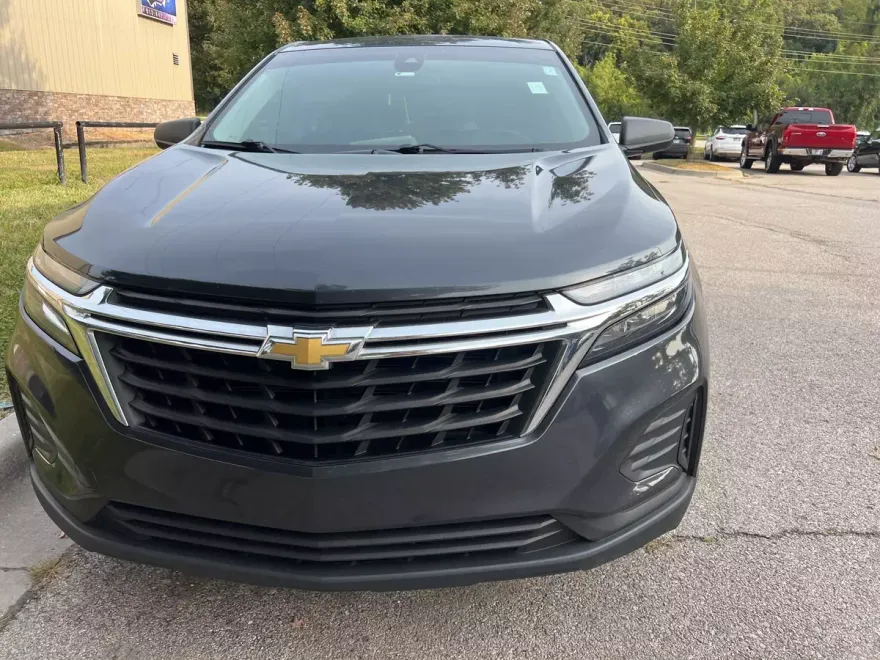 2022 Chevrolet Equinox LS photo 1