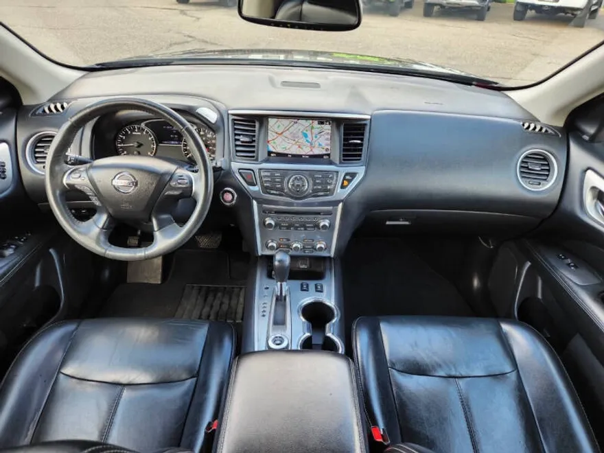 2018 Nissan Pathfinder SL photo 1