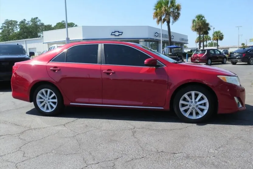 2013 Toyota Camry SE photo 1