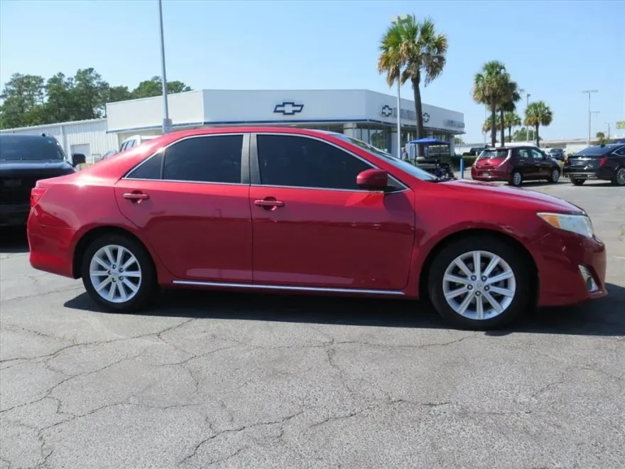 2013 Toyota Camry SE photo 1