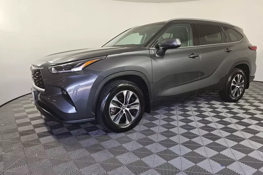 2021 Toyota Highlander XLE photo 1