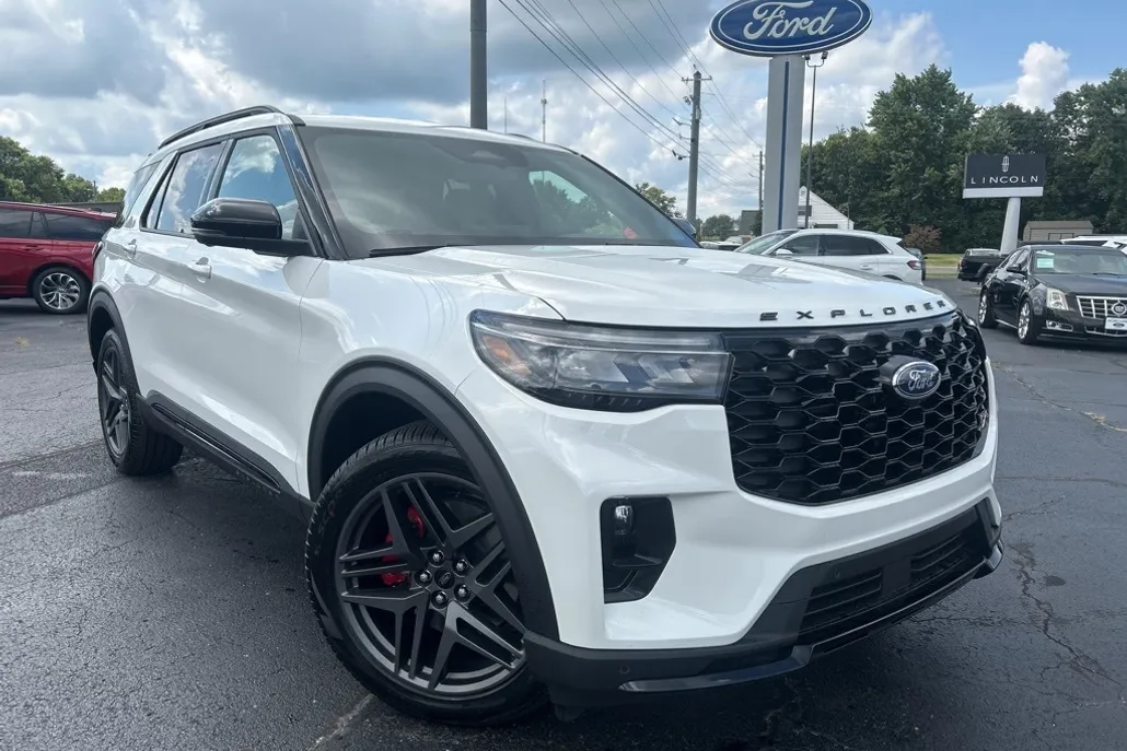 2025 Ford Explorer ST photo 1