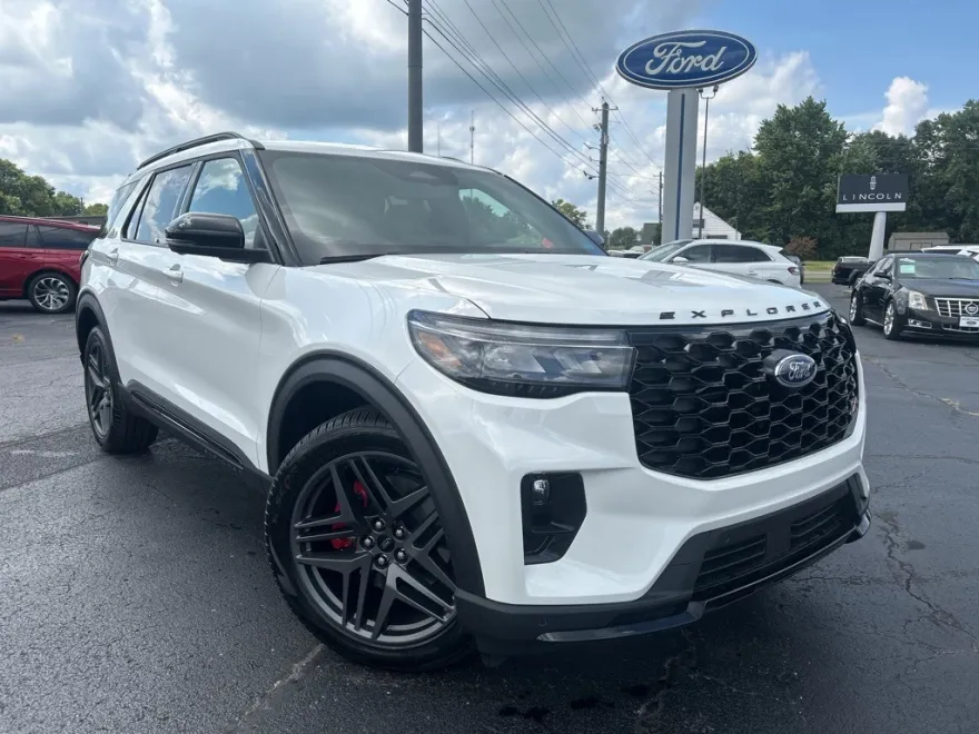 2025 Ford Explorer ST photo 1
