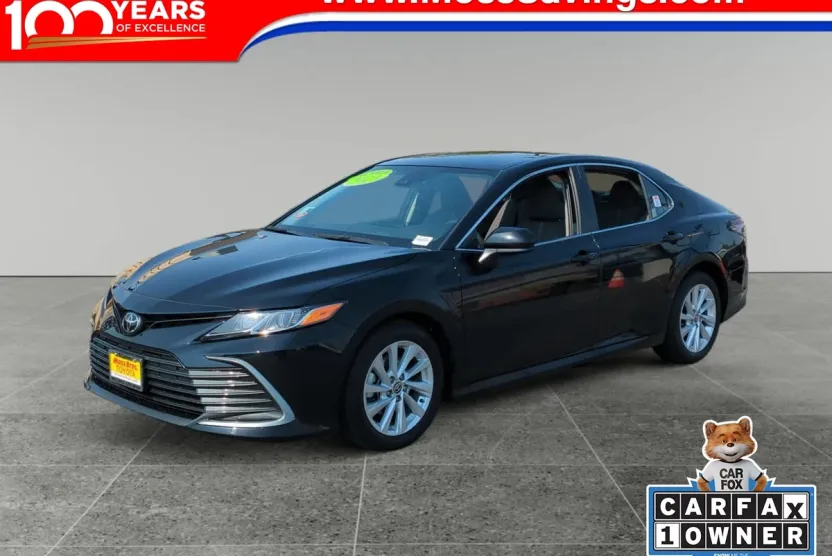 2023 Toyota Camry LE photo 1