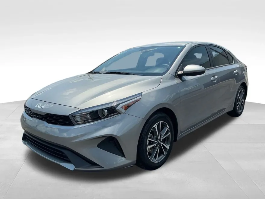 2023 Kia Forte LXS photo 1
