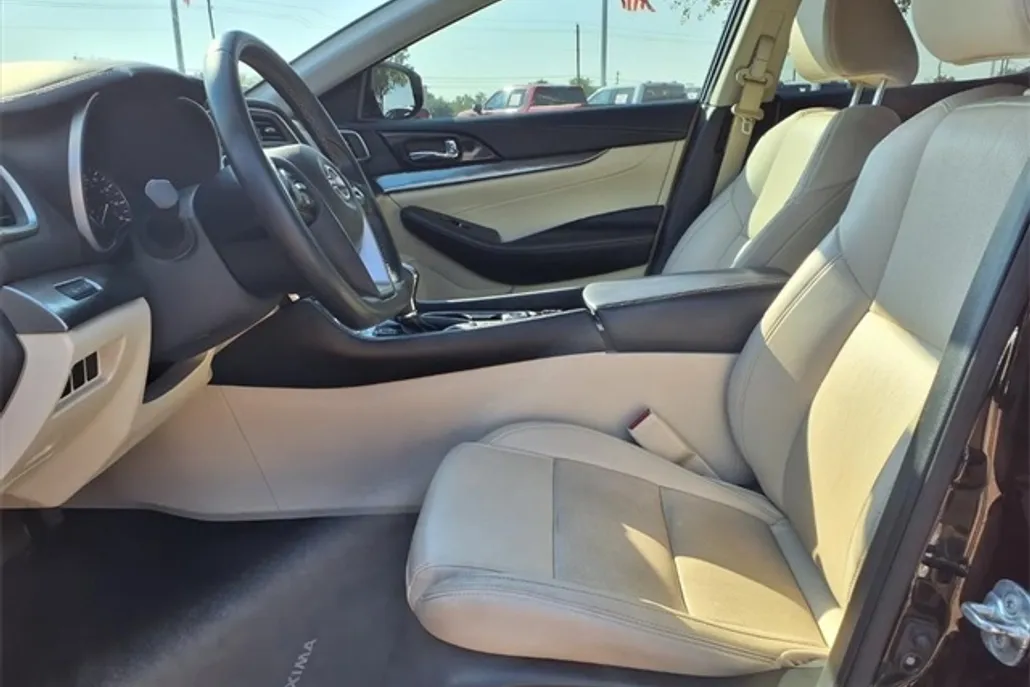 2023 Nissan Maxima SV photo 1