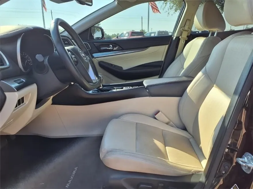 2023 Nissan Maxima SV photo 1