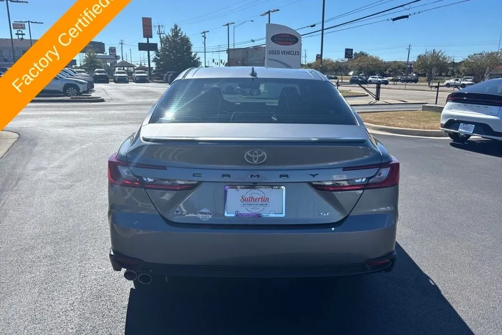 2025 Toyota Camry SE photo 1