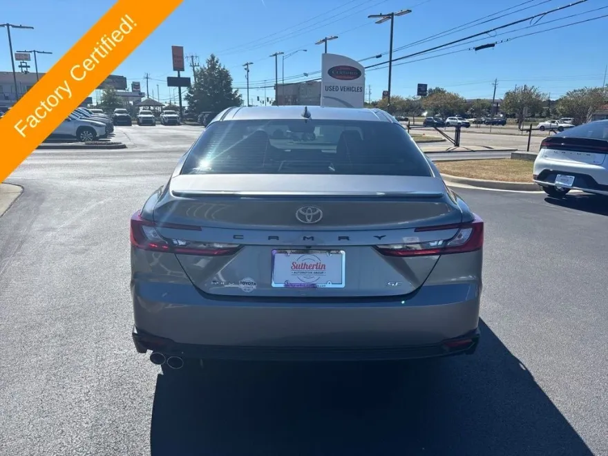 2025 Toyota Camry SE photo 1