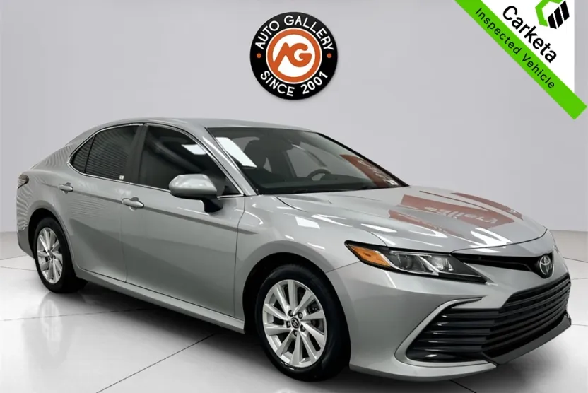 2022 Toyota Camry LE photo 1