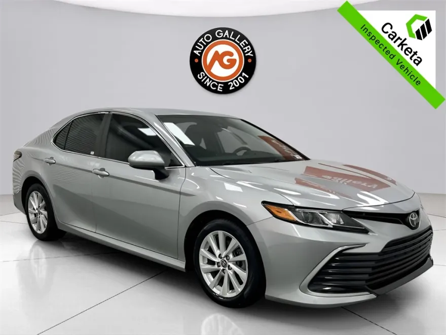 2022 Toyota Camry LE photo 1