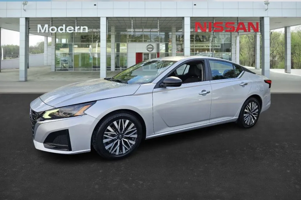 2024 Nissan Altima 2.5 SV photo 1