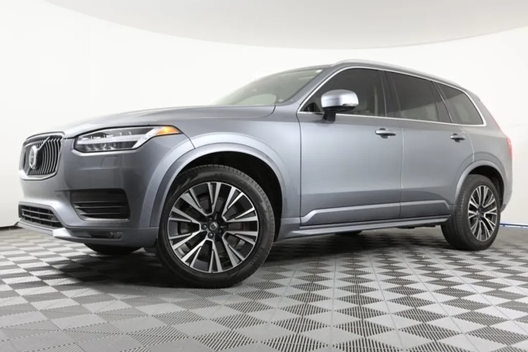 2020 Volvo XC90 T6 Momentum photo 1