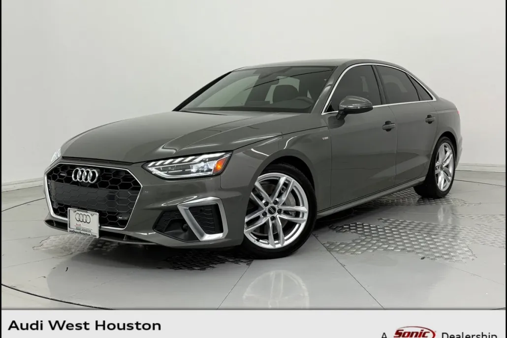 2023 Audi A4 S line Quattro Premium Plus photo 1