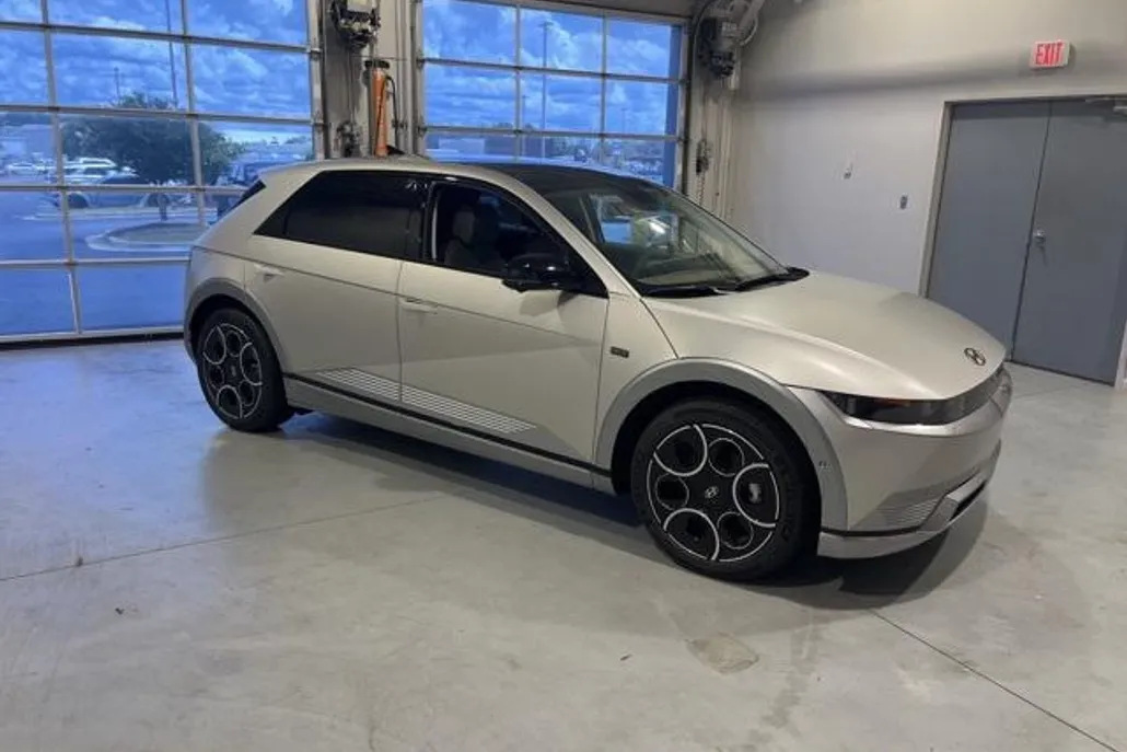 2024 Hyundai Ioniq 5 photo 1