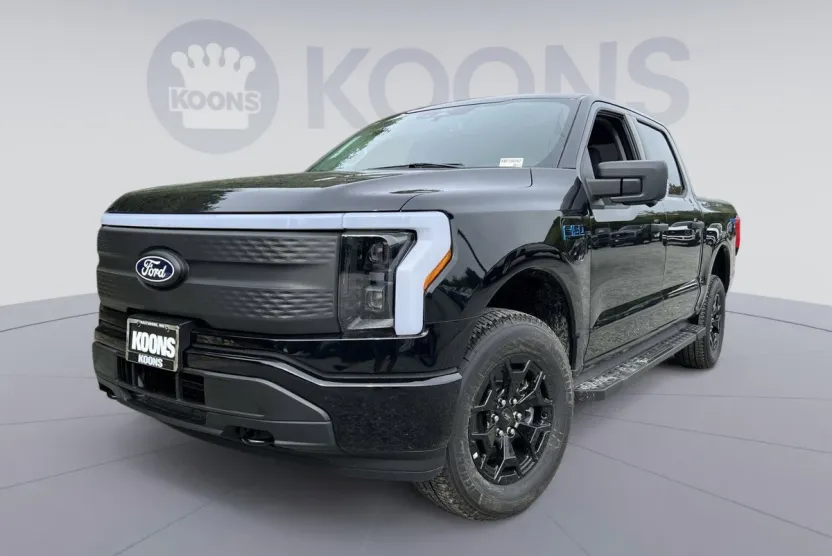 2025 Ford F-150 Lightning XLT photo 1