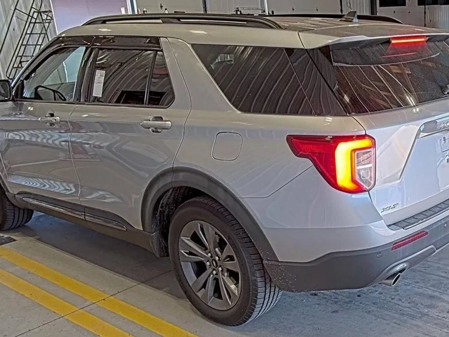 2021 Ford Explorer XLT photo 1