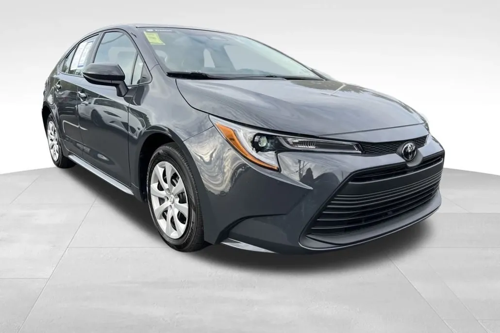 2025 Toyota Corolla LE photo 1