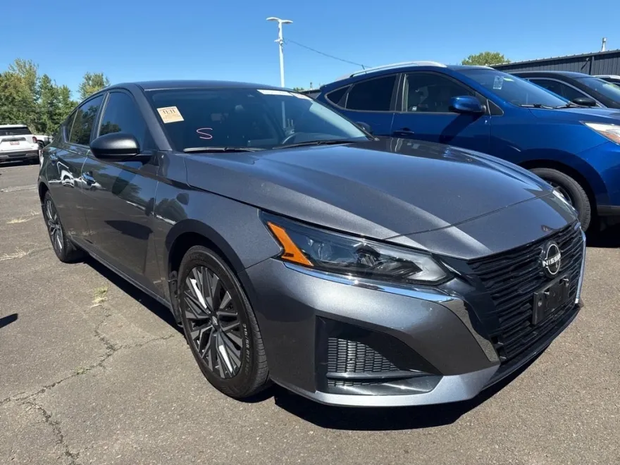 2024 Nissan Altima 2.5 SV photo 1