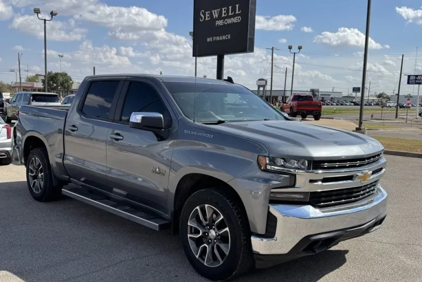 2021 Chevrolet Silverado 1500 LT photo 1