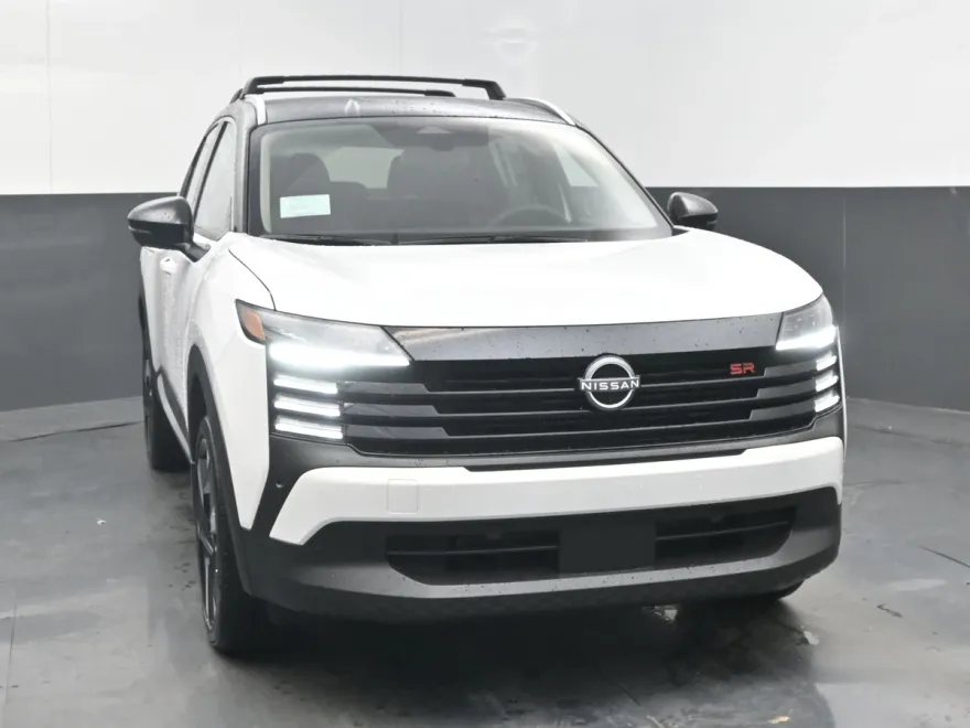 2025 Nissan Kicks SR photo 1