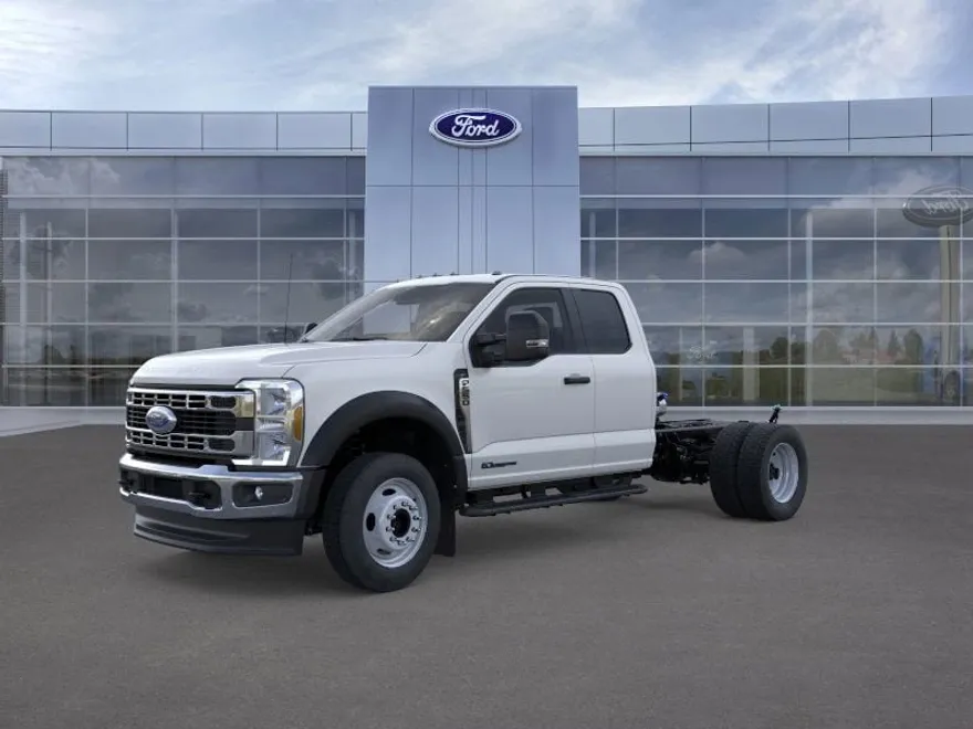 2025 Ford F-550 XLT photo 1