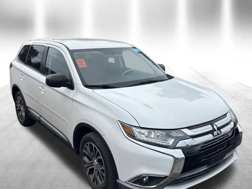 2016 Mitsubishi Outlander ES photo 1