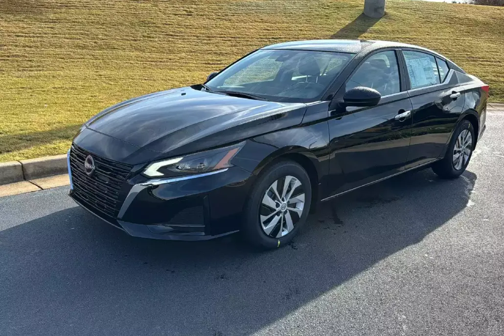 2025 Nissan Altima S photo 1