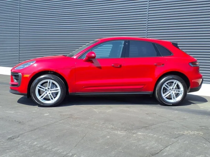 2022 Porsche Macan photo 1