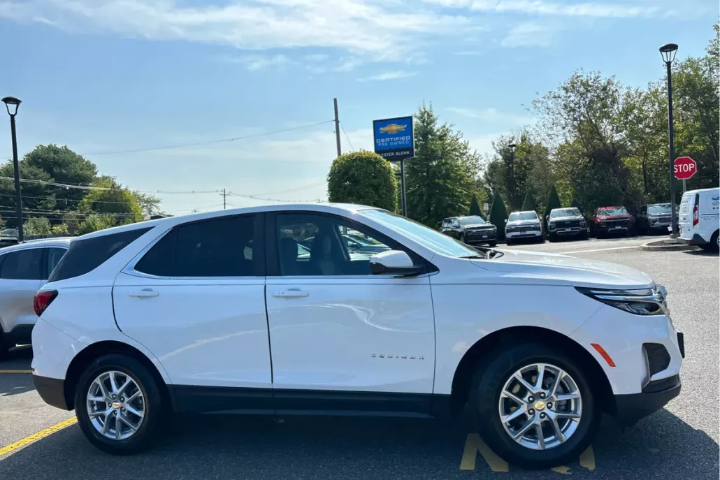 2024 Chevrolet Equinox LT photo 1