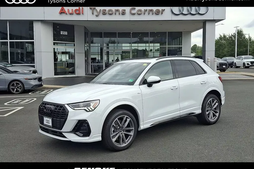 2024 Audi Q3 S line Premium Plus photo 1