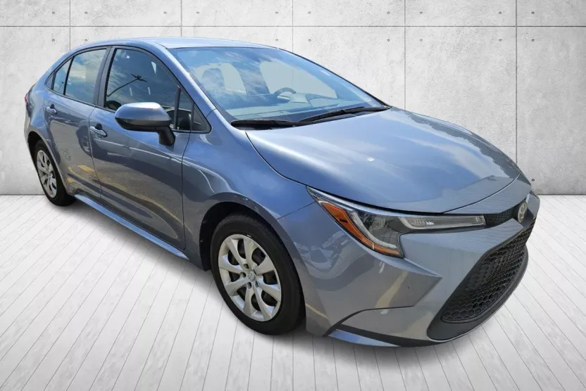 2022 Toyota Corolla LE photo 1
