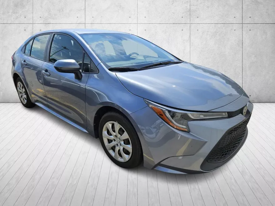 2022 Toyota Corolla LE photo 1