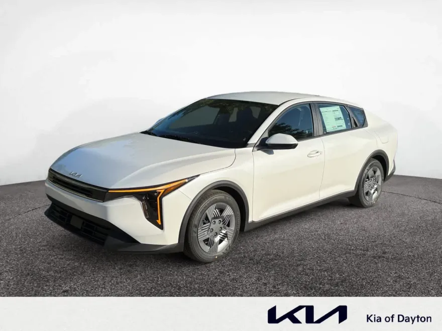 2025 Kia K4 LXS photo 1