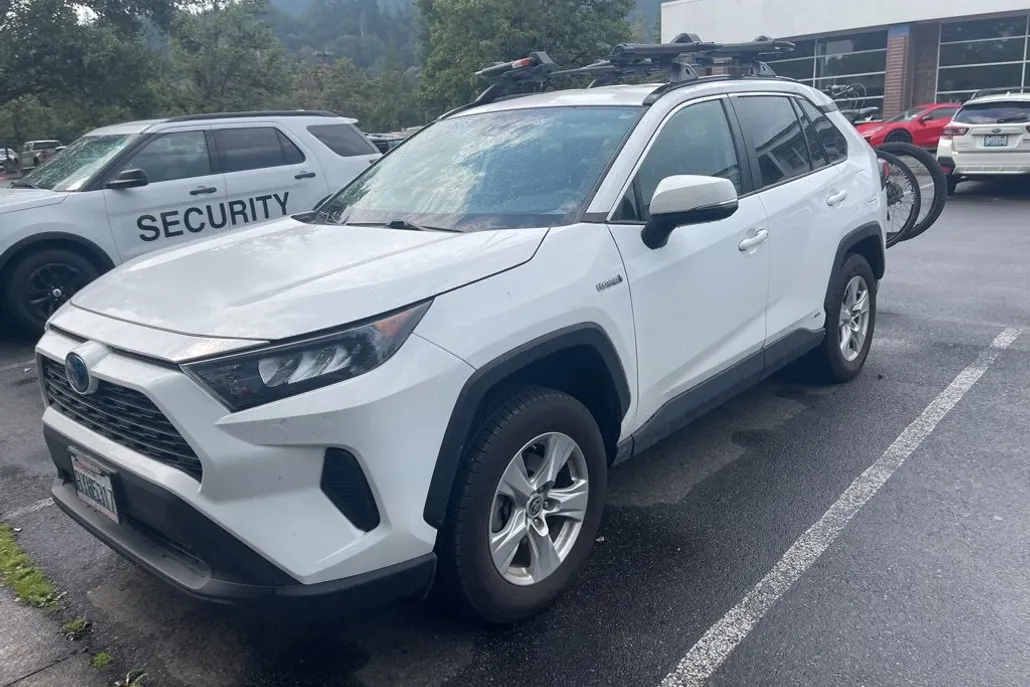 2021 Toyota RAV4 Hybrid LE photo 1