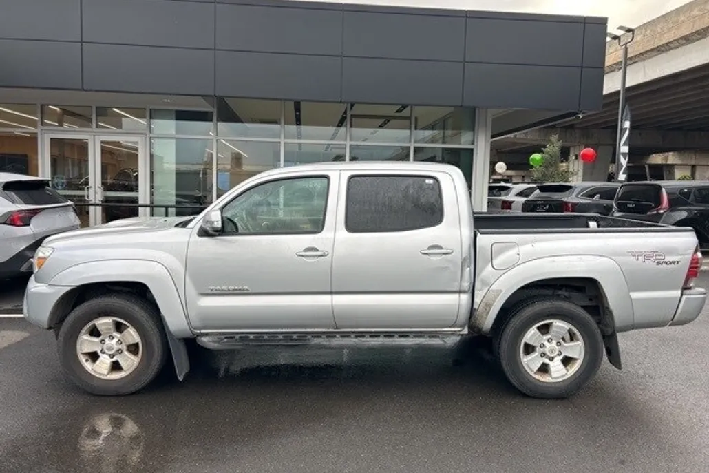 2013 Toyota Tacoma PreRunner V6 photo 1