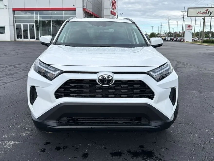 2025 Toyota RAV4 XLE photo 1