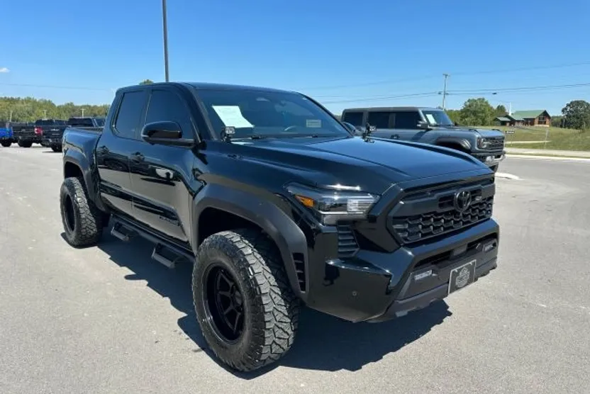 2024 Toyota Tacoma Double Cab TRD Off-Road photo 1