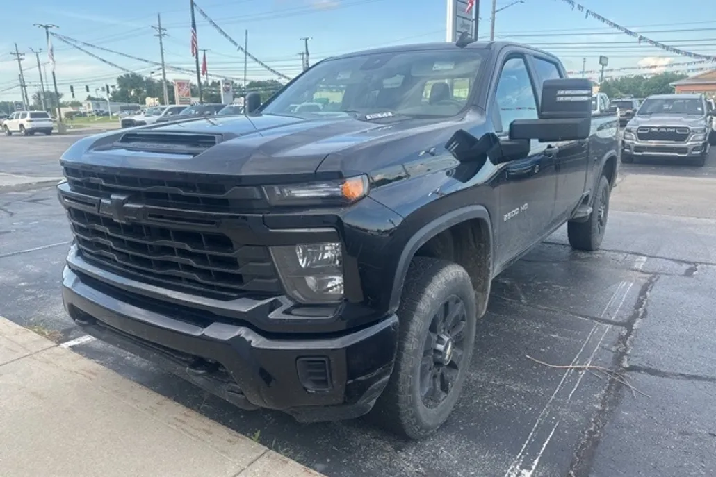 2024 Chevrolet Silverado 2500HD Custom photo 1