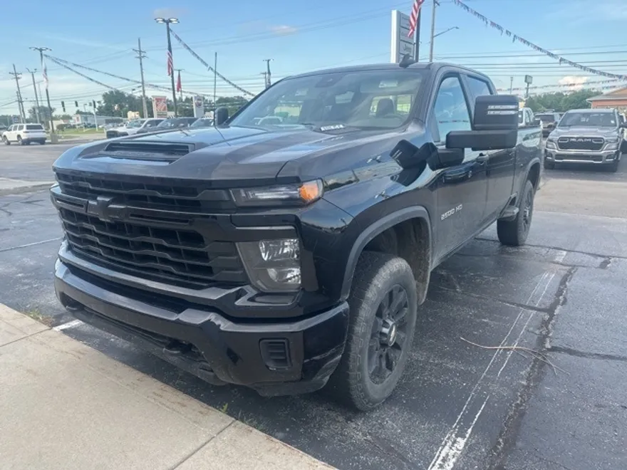 2024 Chevrolet Silverado 2500HD Custom photo 1
