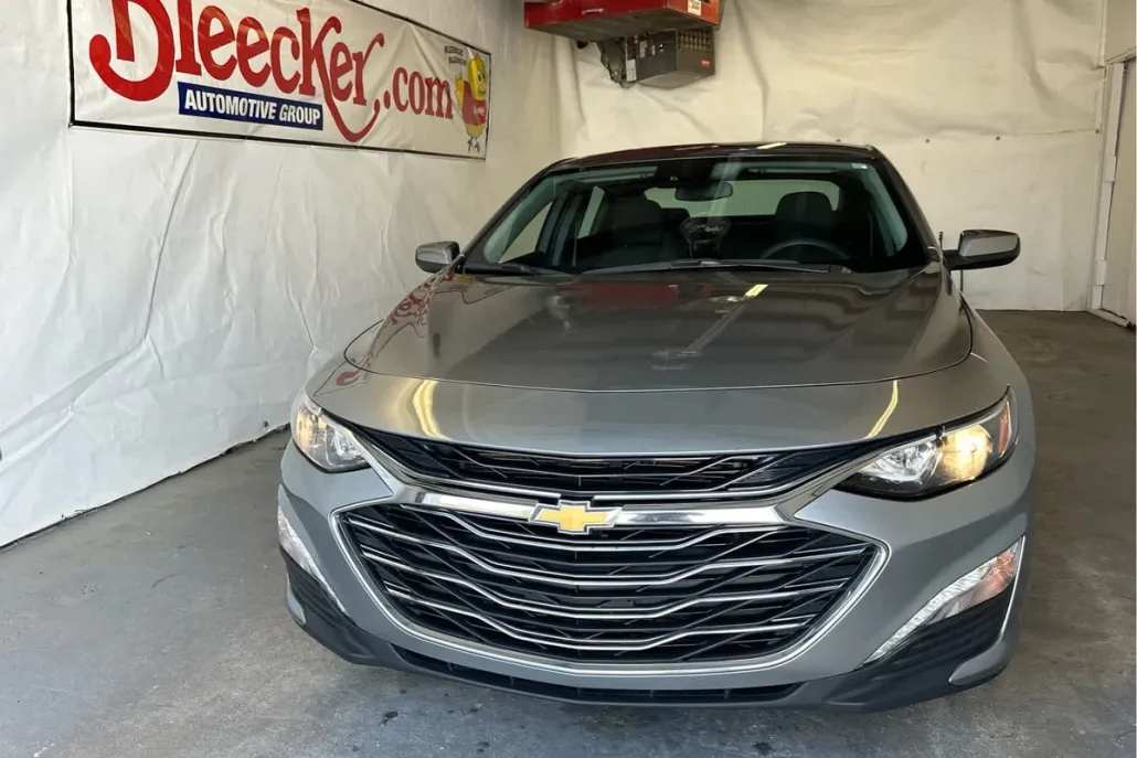 2023 Chevrolet Malibu 1LT photo 1