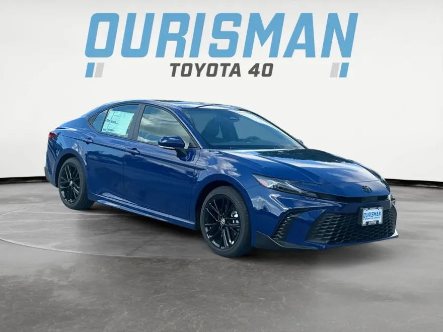 2025 Toyota Camry SE photo 1
