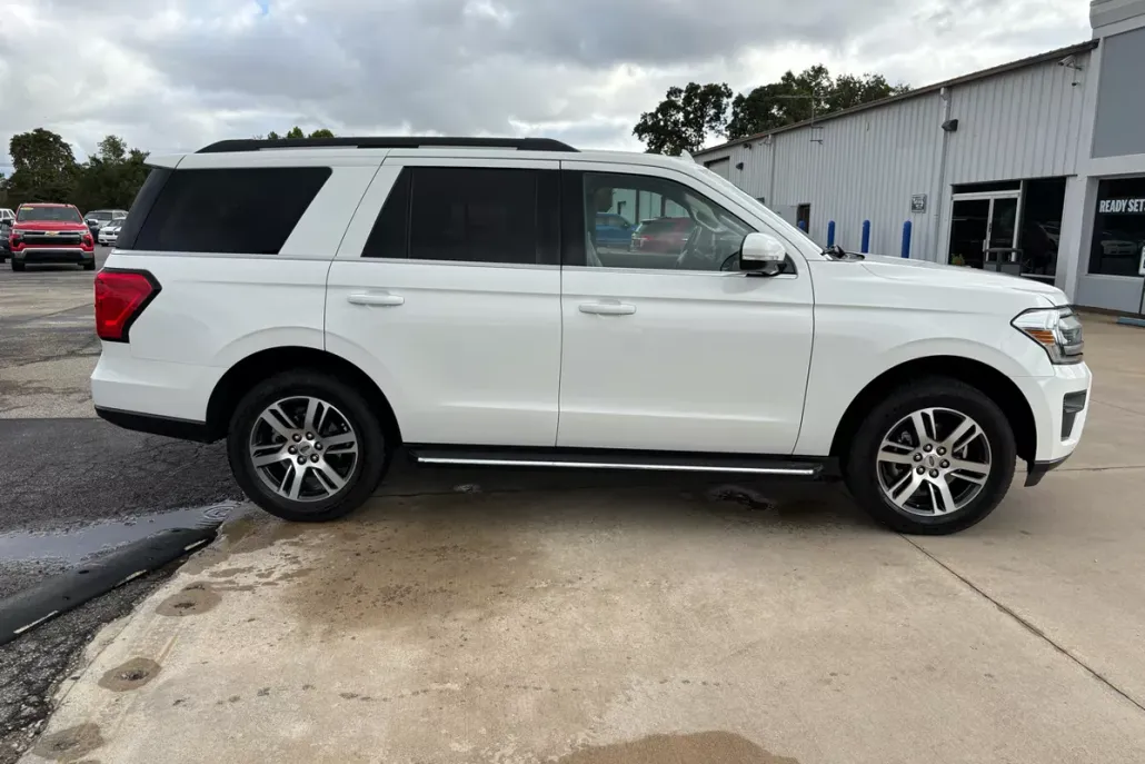 2022 Ford Expedition XLT photo 1