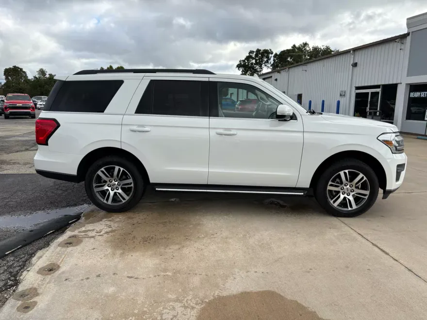 2022 Ford Expedition XLT photo 1