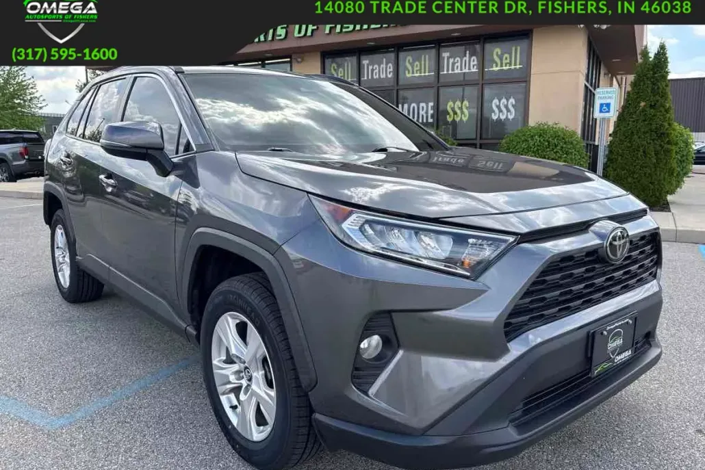 2020 Toyota RAV4 XLE photo 1