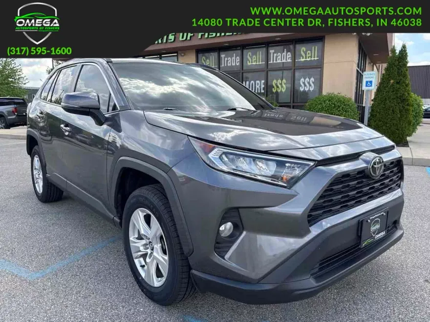 2020 Toyota RAV4 XLE photo 1