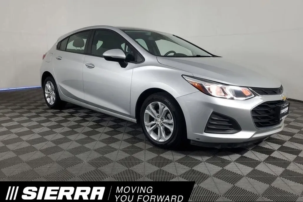 2019 Chevrolet Cruze LS photo 1