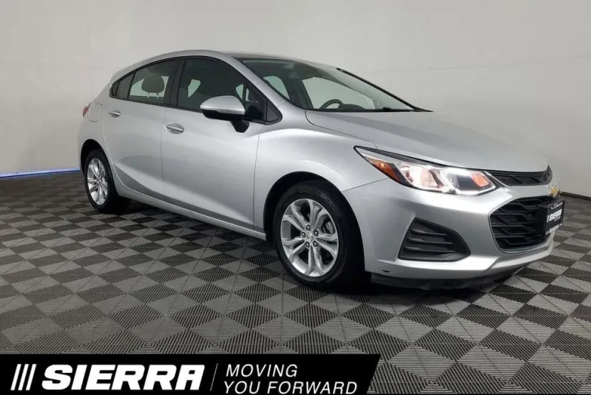 2019 Chevrolet Cruze LS photo 1
